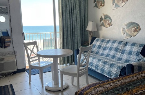 Bostwick Park Resort | Welcome to The Sea Dip Beach Resort located in Daytona Beach! Beach Access Open!