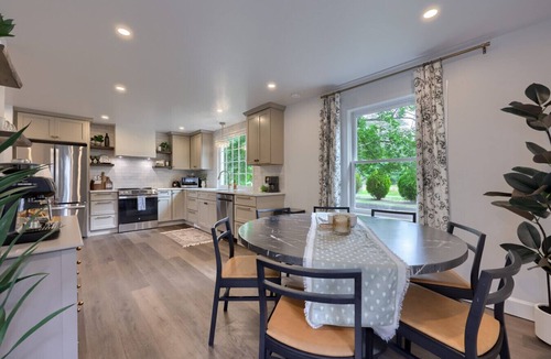 Golts House | Welcome to the secluded waterfront oasis