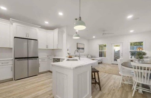 Bahama Beach House | Welcome to Wastin' Away! Prvt Pool 2Min wlk to Bch