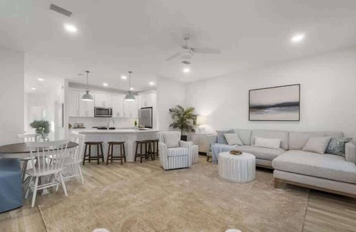 Bahama Beach House | Welcome to Wastin' Away! Prvt Pool 2Min wlk to Bch