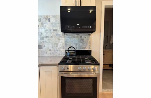 Yardville-Groveville Apartment | Welcoming 2-bedroom 1-bathroom apartment with central AC in Hamilton Township
