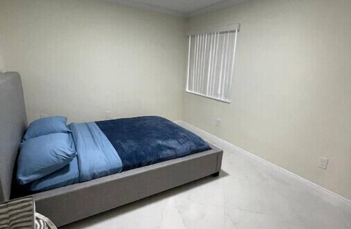 Midtown Apartment | Well located cozy apartment MIA4