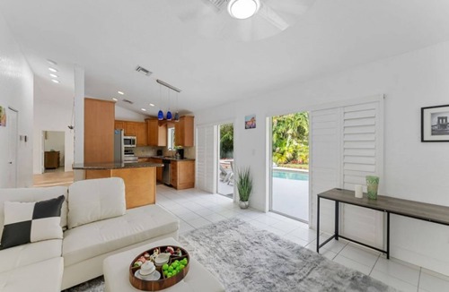 Versailles House | Wellington Cozy House with Private Pool