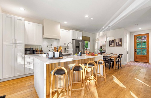 Swannanoa House | Wellness Retreat Sleeps 16 Sauna + Hot Tub Dog Friendly