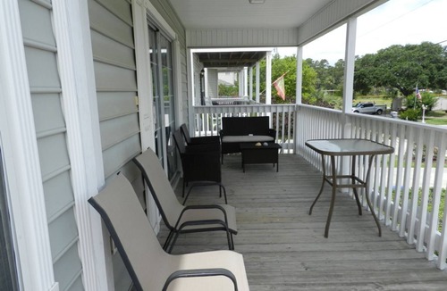 Surfside Beach House | Wells On 7th 4 Bedroom Home by RedAwning