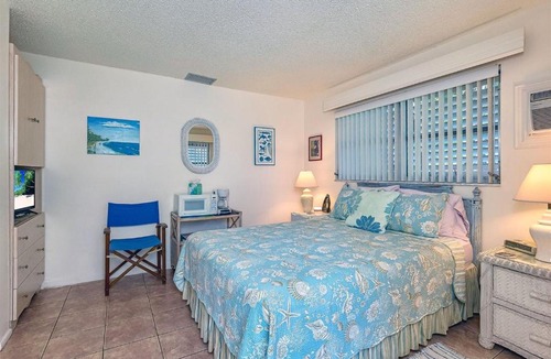 Tradewinds House | West End Paradise 3M