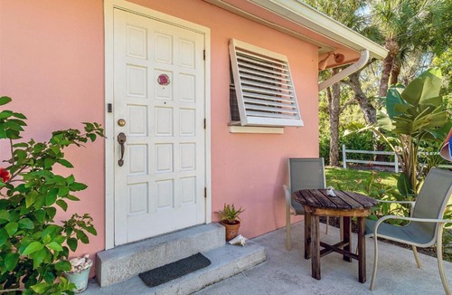 Tradewinds House | West End Paradise 3M