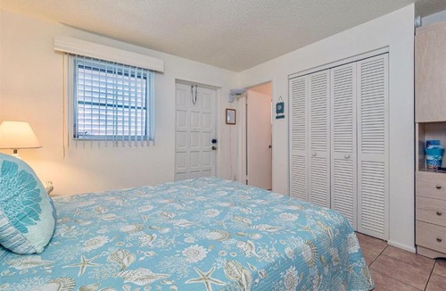 Tradewinds House | West End Paradise 3M