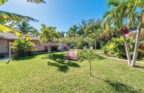 Tradewinds House | West End Paradise 3M
