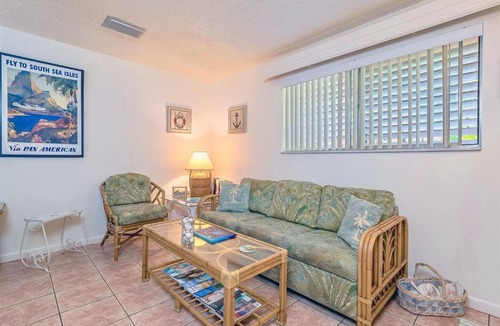 Tradewinds House | West End Paradise 4E