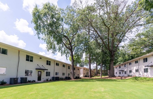 Lindridge-Martin Manor Apartment | West Home - *New* Charming and Cozy 2bd 1ba Apartment with New Gym