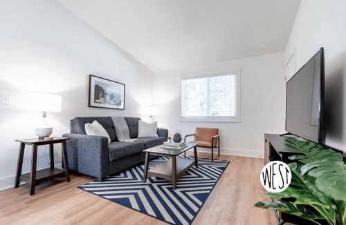 Lindridge-Martin Manor Apartment | West Home - *New* Charming and Cozy 2bd 1ba Apartment with New Gym