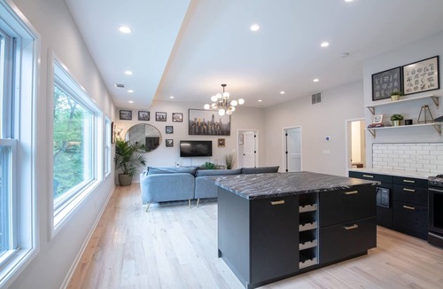 Home Park Apartment | West Midtown 2/2 - Top Floor, private parking