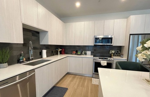 Westside Apartment | West Midtown Oasis/Street facing view