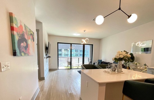 Westside Apartment | West Midtown Oasis/Street facing view