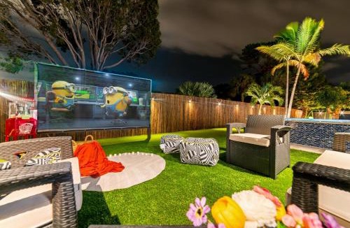 Sea Pines Villa | West Palm Beach The Grand Luxe Villa-Heated Pool, Spa & Game Room