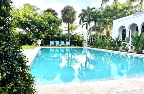 Southside House | West Palm Beach- Heated Pool -6 bedrooms/4 bathrooms