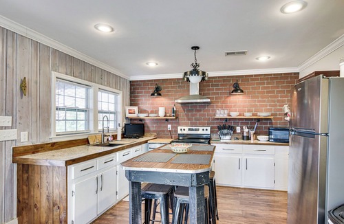 Camden House | 'West Water's Retreat' w/Dock on Lake Wateree!