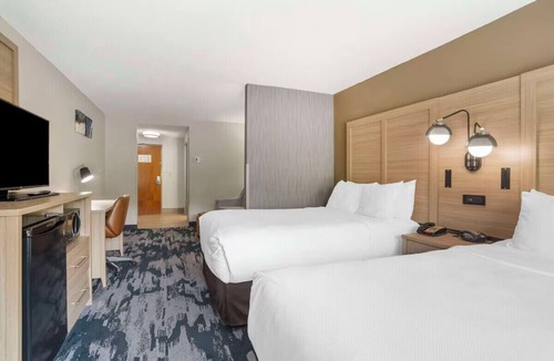 Arcadia Hotel | WestGate Mall 2 Queen Suite Breakfast, gym, pool