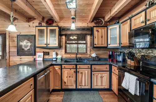 Sevierville Cabin | WHEELCHAIR ACCESSIBLE, 4 King Suites, Close to Pigeon Forge, WOW Views!