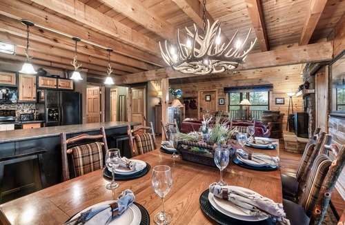 Sevierville Cabin | WHEELCHAIR ACCESSIBLE, 4 King Suites, Close to Pigeon Forge, WOW Views!