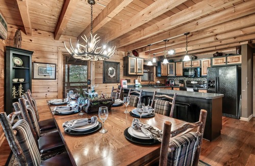 Sevierville Cabin | WHEELCHAIR ACCESSIBLE, 4 King Suites, Close to Pigeon Forge, WOW Views!