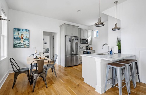 Cannonborough Elliotborough Apartment | Whimsical Historic Retreat! | Globetrotter Suite C