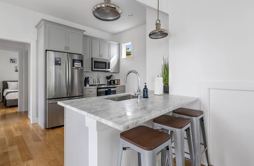 Cannonborough Elliotborough Apartment | Whimsical Historic Retreat! | Globetrotter Suite C