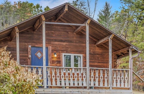 Berkeley Springs House | Whispering Hills - Private Couples Retreat | Pet-Friendly | Wifi | Fire Pit