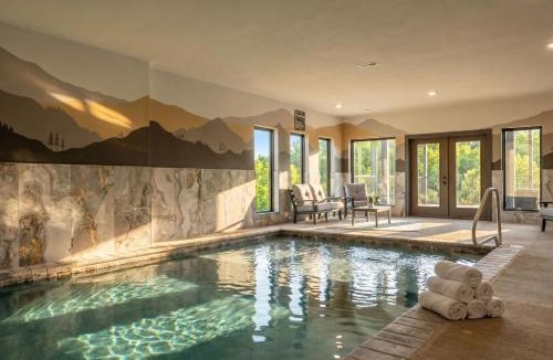 Sevierville House | Whispering Pines Cabin - Waterpark - Sleeps 26