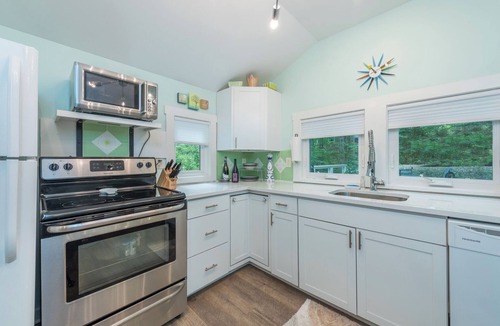 Black Mountain Cottage | Whispering Pines | Grill, Fire Pit & 5 Min. to Downtown Black Mtn!