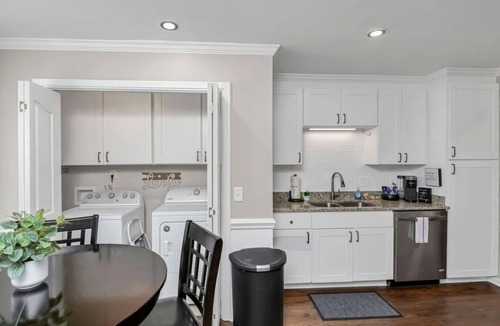 Lexington House | Whispering Winds of Lexington | Sleeps 8