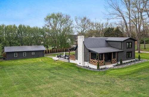 Thompson's Station House | Whistling Oaks Log Cabin