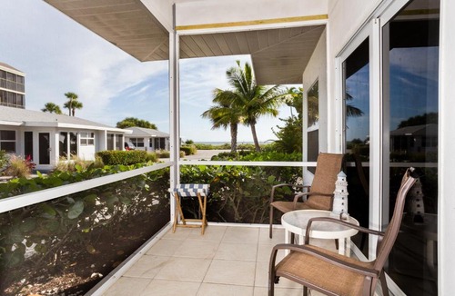 Sanibel House | White Caps 1