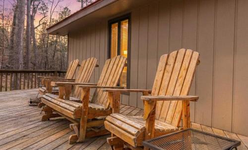 Lone Rock House | White River Escape with BBQ & Private Backyard