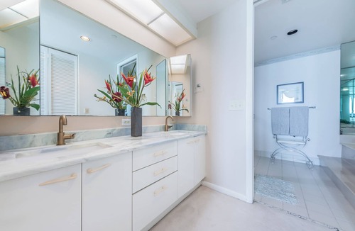 Sand Key Condo | WHITE SANDS BEACHFRONT SUNSET SUNRISE LUX EVERY ROOM SEA 3POOLS SPAS IN/OUT