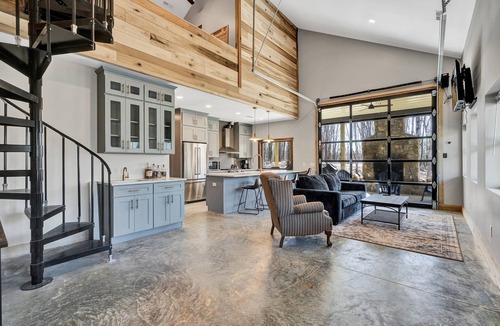 Sewanee House | Whitetail Lodge - Relaxing Retreat in private forest Spring Deals