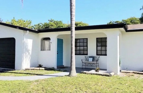 West Palm Beach House | Whole House+Renovated+Pool+Lanai+BBQ+Close to All