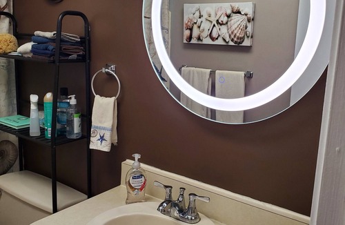 Beacon Woods East Apartment | Why rent a room when you can have your own wing?