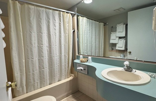 North End Hotel | Wild Dunes Inn