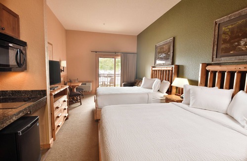 Sevierville Hotel | Wilderness at the Smokies – River Lodge Suites