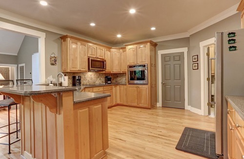 Big Canoe House | Wilderness Lodge - The perfect getaway home in Big Canoe!
