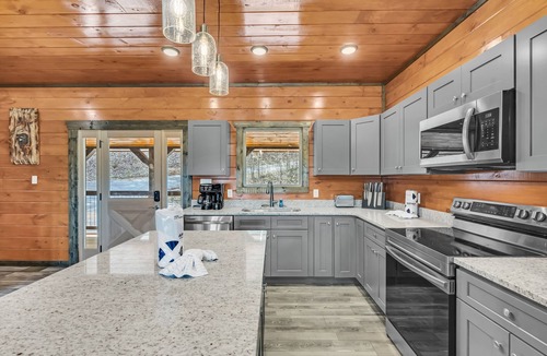 Smoky Mountains Cabin | Wilderness Splash by Bear Camp | New Luxury Cabin - 5 Bedroom, Free Tickets