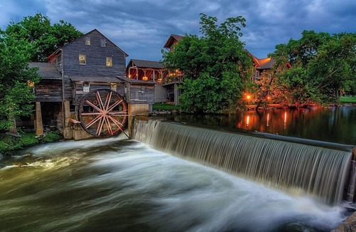 Smoky Mountains Cabin | Wilderness Splash by Bear Camp | New Luxury Cabin - 5 Bedroom, Free Tickets