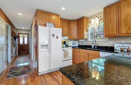 Boomer Cabin | Wilkes County Western NC 3br Cottage with Hot Tub!