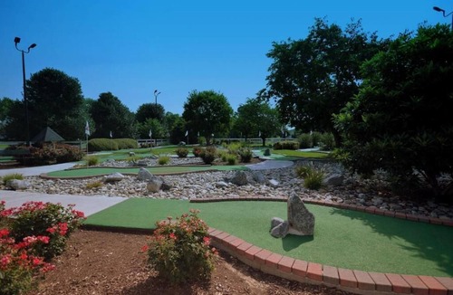 Berkeley Villa | Williamsburg | Colonial Gardens Stay | Pool & Tennis