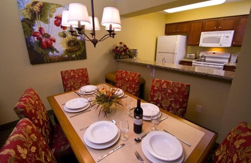 Berkeley Villa | Williamsburg | Historic Village Stay | Pool & Tennis | 2BR