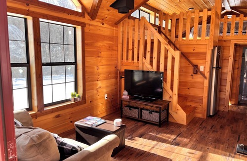 Afton Cabin | Willow Haven-Charming 2-bedroom cabin in delightful Afton with AC