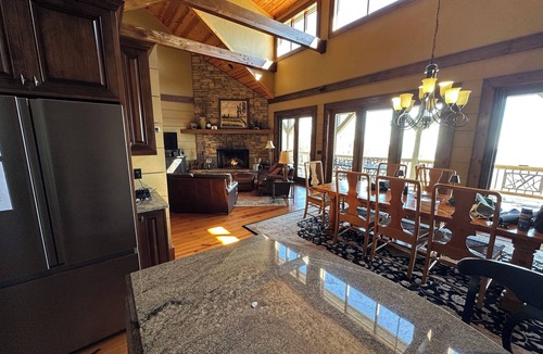 Sapphire House | Wilstone Lodge-Pool&Lake Access-Walk to Waterfalls