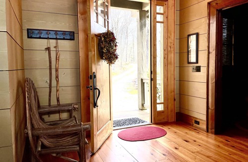 Sapphire House | Wilstone Lodge-Pool&Lake Access-Walk to Waterfalls